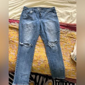 American eagle knee ripped skinny jeans